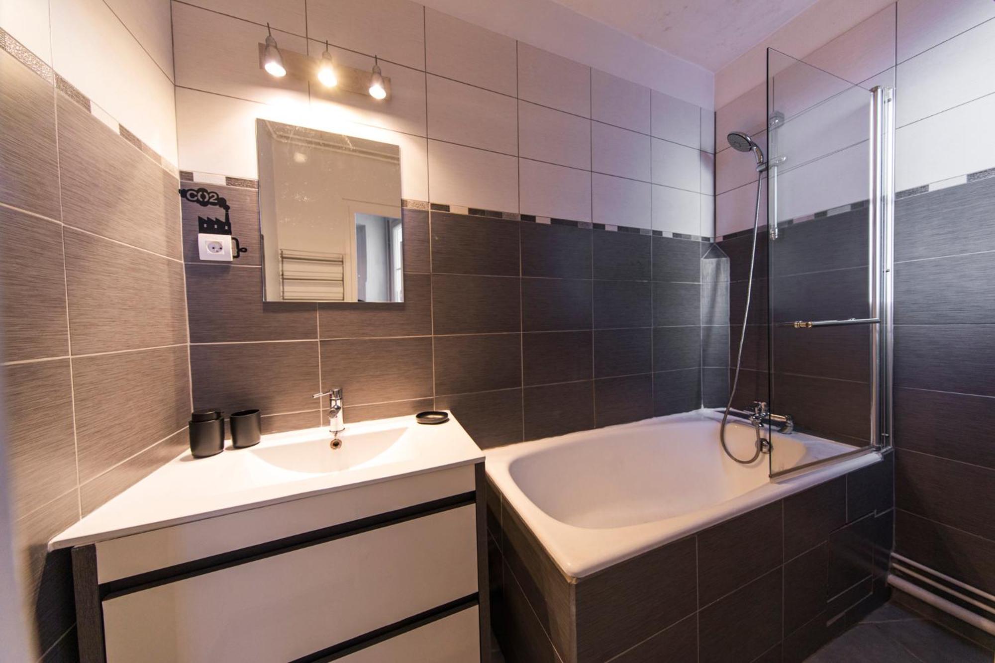 Appartement Avec Balcon A 250 M De La Gare, Hyper Centre Tours Exterior photo